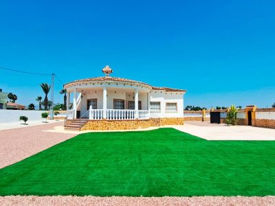 Brand-new south-facing country property for sale in Catral with large private plot and mountain views